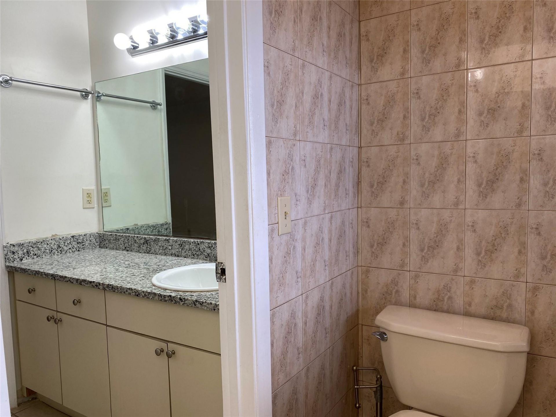 7807 Golf Circle Drive, Unit 306, Margate, FL 33063 Photo
