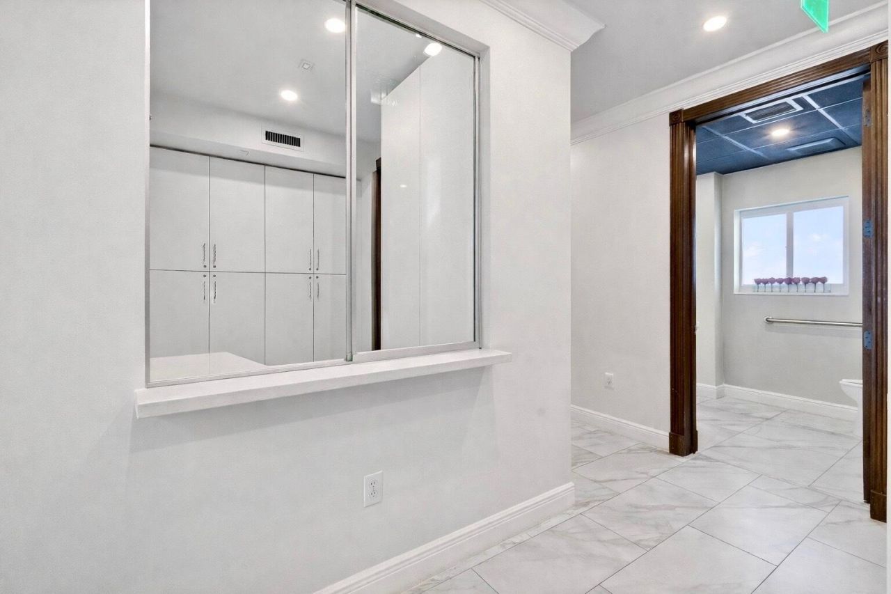 249 Peruvian Avenue, Unit 1811, Palm Beach, FL 33480 Photo