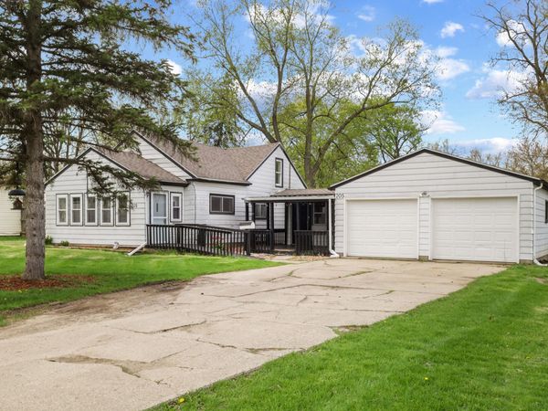 205 Cox Boulevard, Lansing, MI 48910