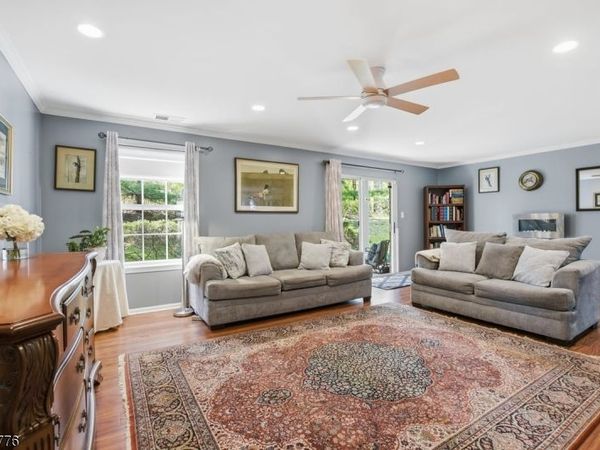 162 Vista Dr, Hanover, NJ 07927