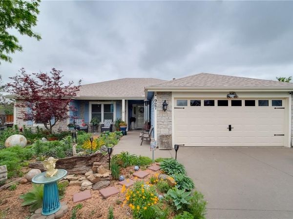 927 Jasara Circle, Baldwin City, KS 66006