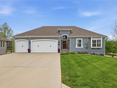 10512 N Euclid Avenue, Kansas City, MO 64155
