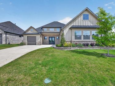 961 Bandon Dunes Drive, Fort Worth, TX 76028