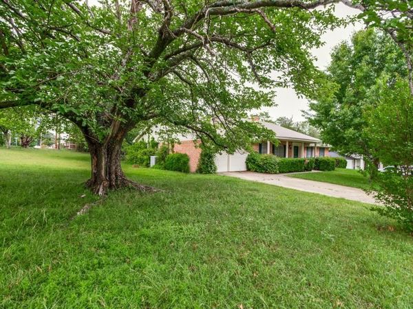 501 Stevens Drive , Benbrook, TX 76126