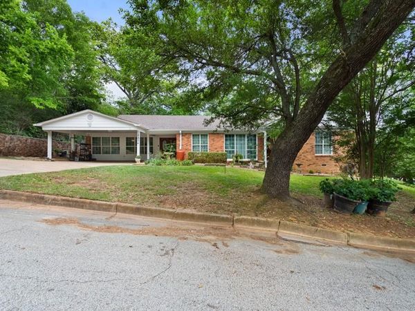 2834 Curtis Drive , Tyler, TX 75701