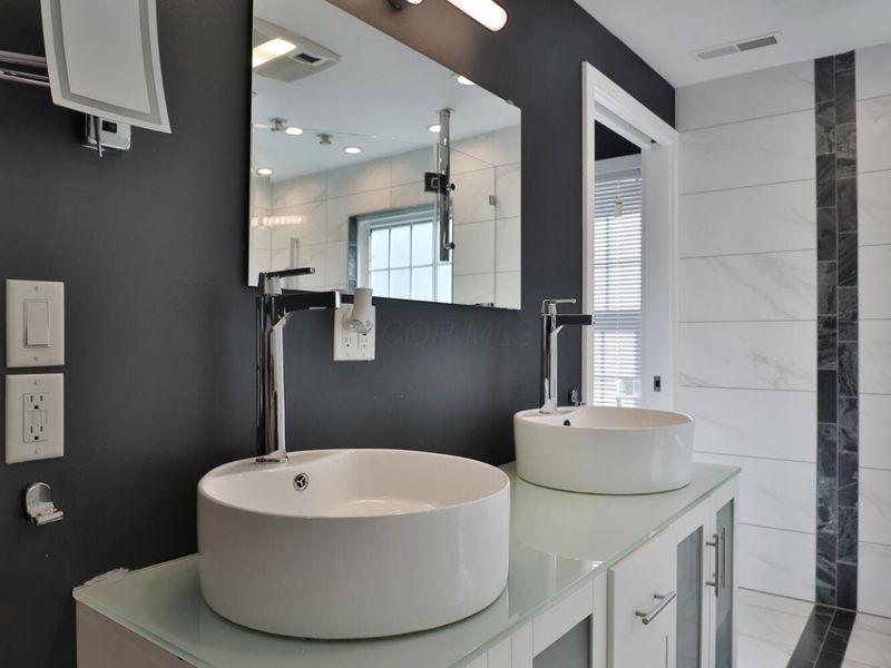 70 S Gould Road , Columbus, OH 43209 Photo 39