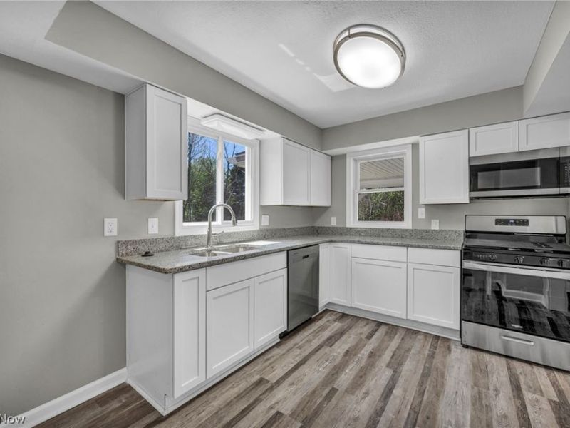 36553 Center Ridge Road , North Ridgeville, OH 44039 Photo 22