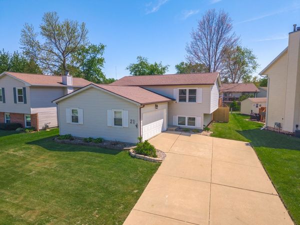 21 Cedar Court , Bloomington, IL 61701