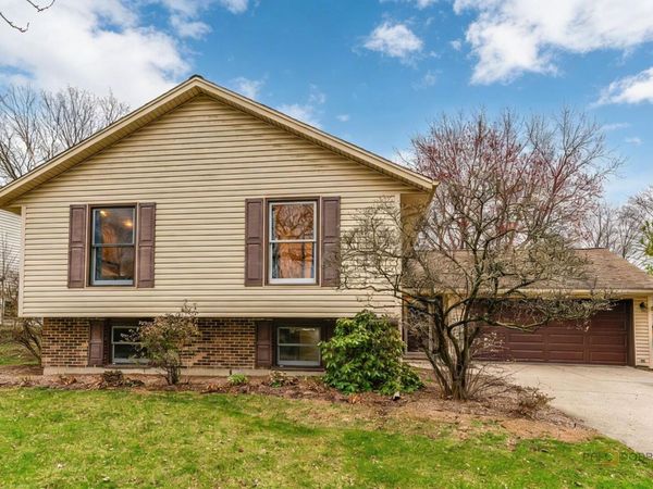 125 S Deerpath Drive , Vernon Hills, IL 60061