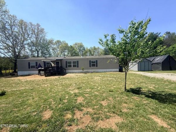 174 Claude Howard Rd, Deer Lodge, TN