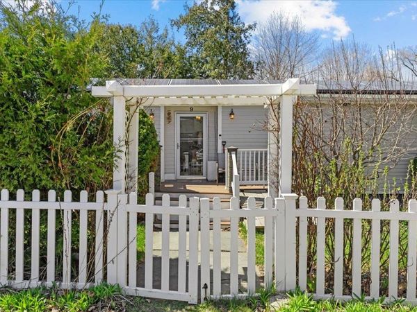 9 Railroad Lane, Shelburne, VT 05482