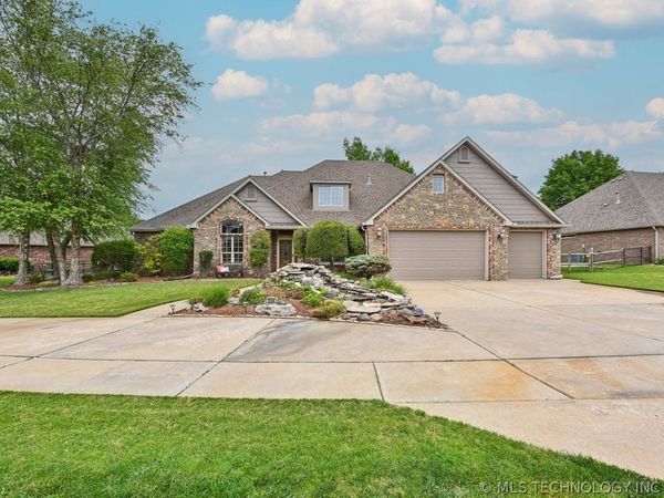 1504 W Plymouth Circle, Broken Arrow, OK 74012