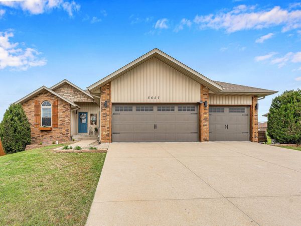 5657 S Vicksburg Battle Court , Battlefield, MO 65619