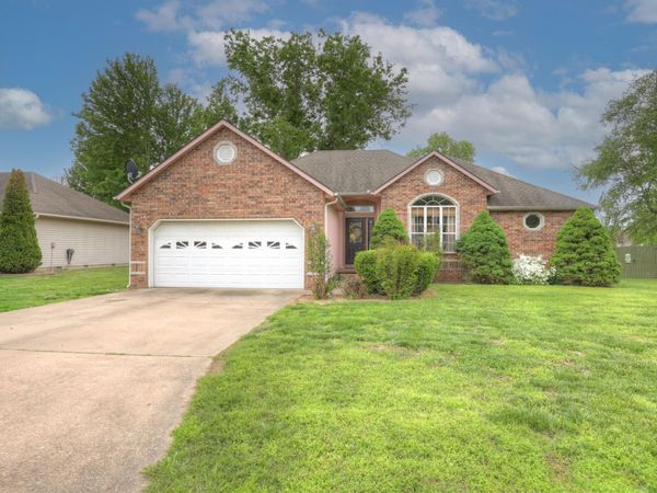 104 Briar Meadow Drive , Carl Junction, MO 64834