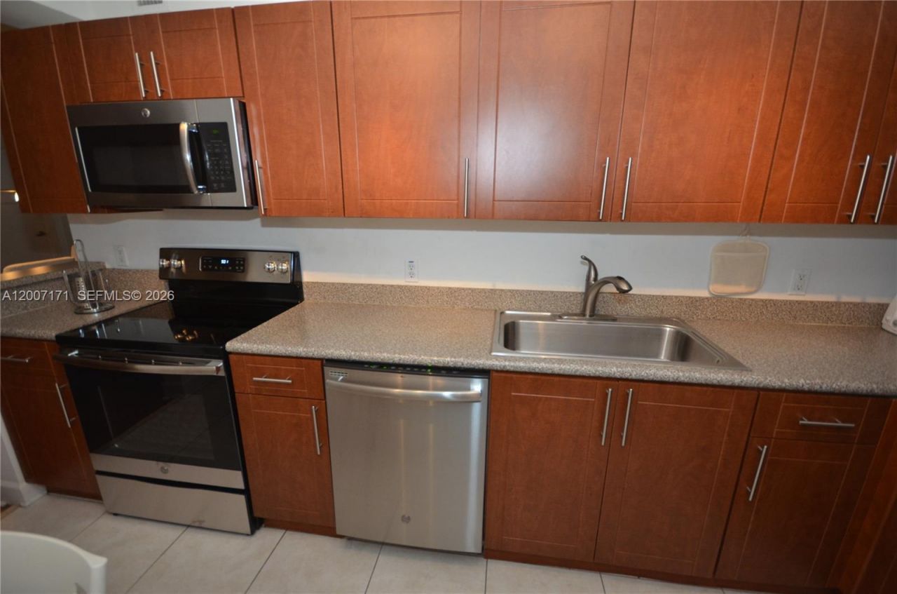 401 69th St, Unit 1013, Miami Beach, FL 33141 Photo