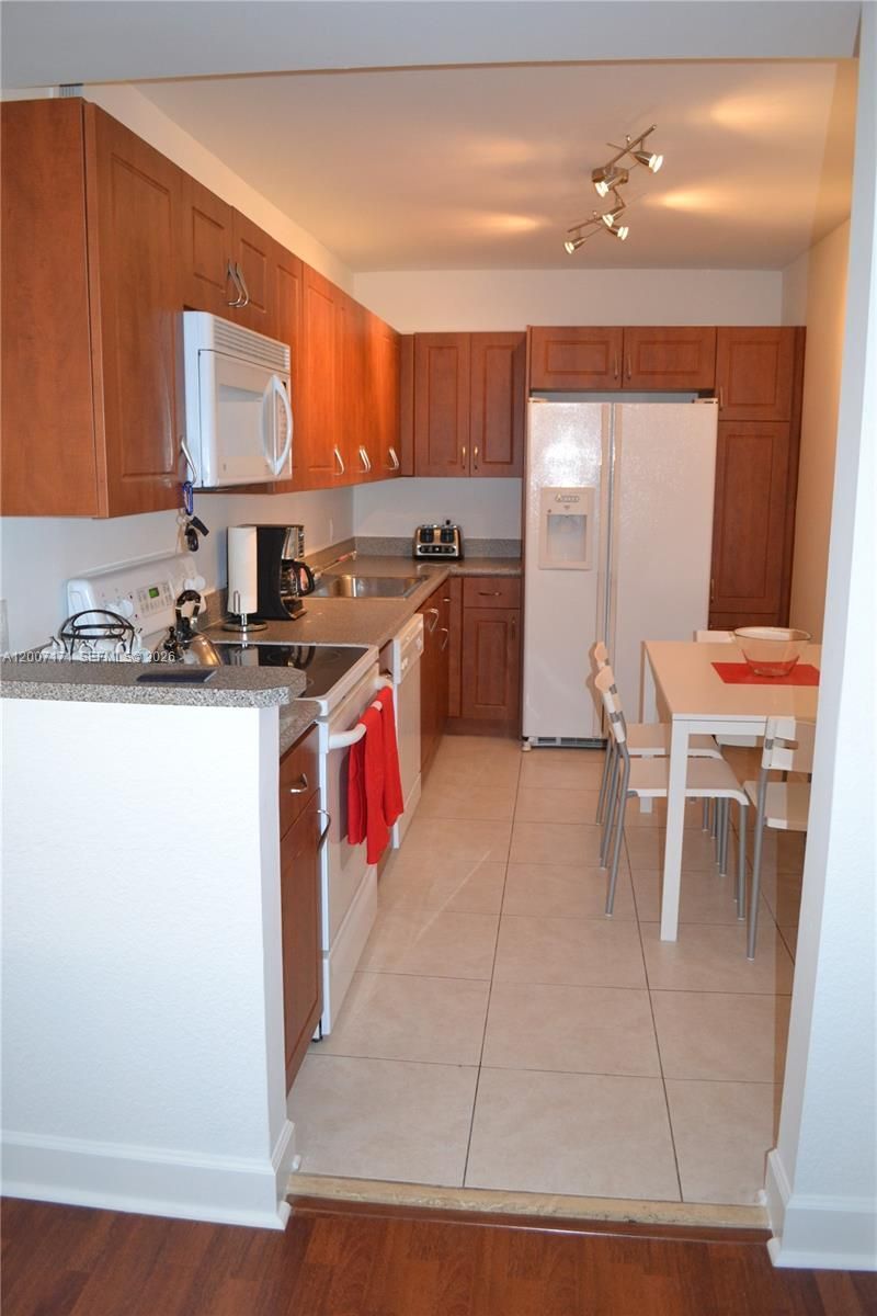 401 69th St, Unit 1013, Miami Beach, FL 33141 Photo
