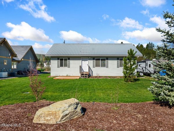 302 Mill Rd , Dover, ID 83825