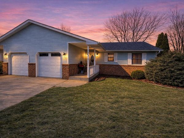 3476 E 69th Avenue , Merrillville, IN 46410