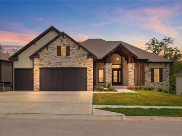 13446 Terrace Park Drive, Parkville, MO 64152