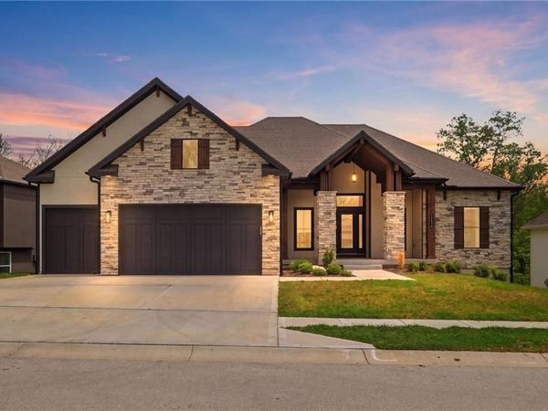 13446 Terrace Park Drive, Parkville, MO 64152