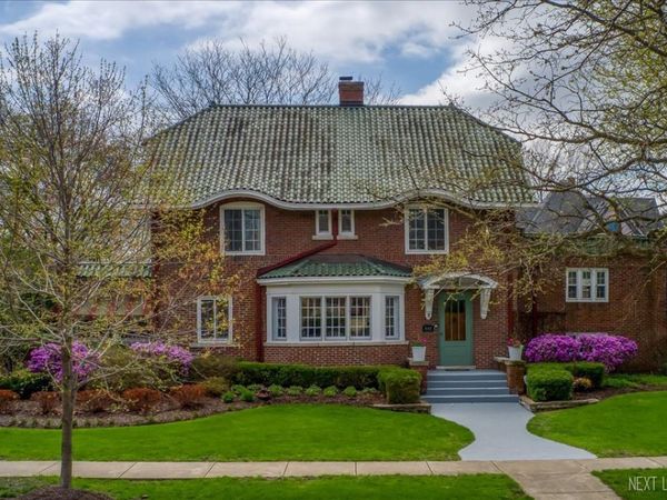 846 W Downer Place , Aurora, IL 60506