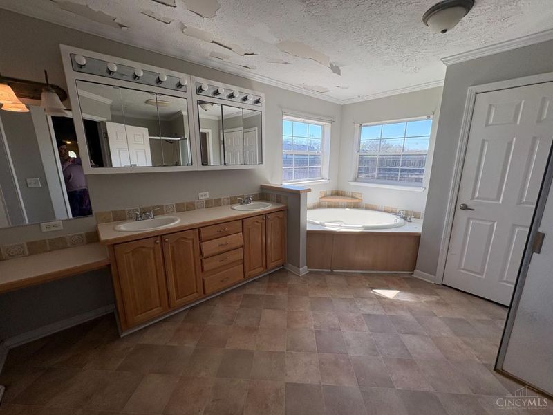 6704 Van Kirk Avenue, Cincinnati, OH 45216 Photo 2