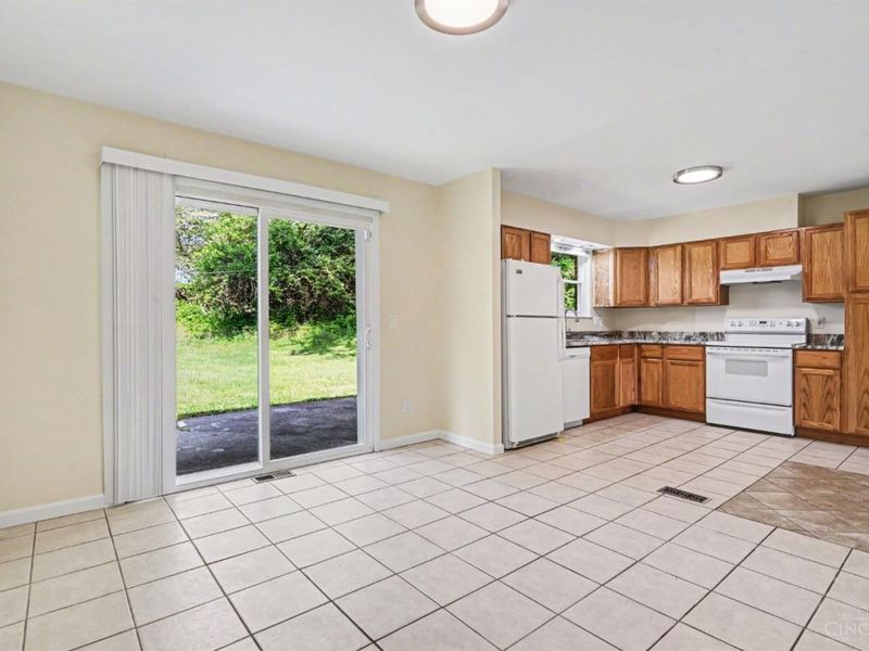 950 Harkin Drive, Forest Park, OH 45240 Photo 5