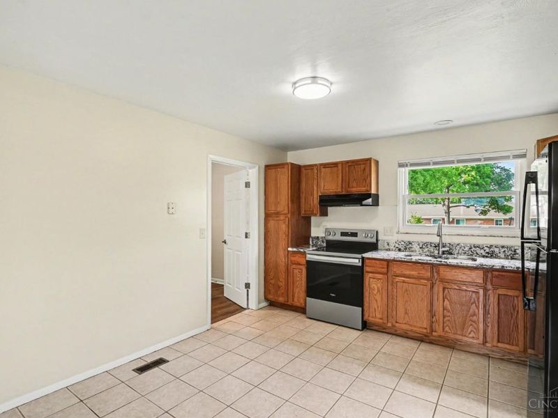 766 Hargrove Way, Forest Park, OH 45240 Photo 7