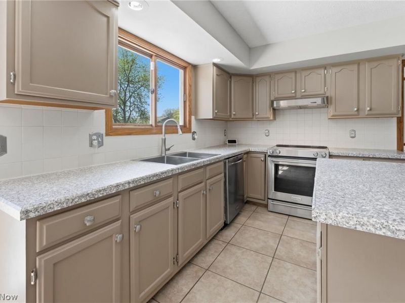 3700 Farnham Street NW, North Canton, OH 44720 Photo 12