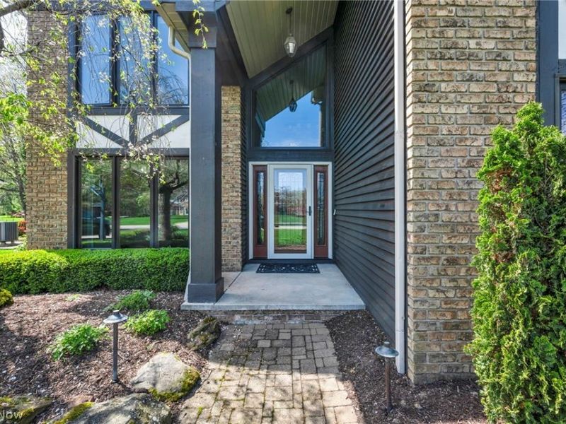 3640 Parson Pond Circle, Westlake, OH 44145 Photo 2