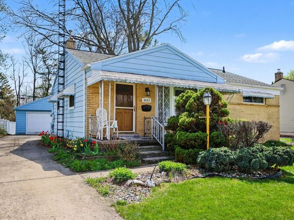 3223 Timber Drive, Lansing, MI 48917