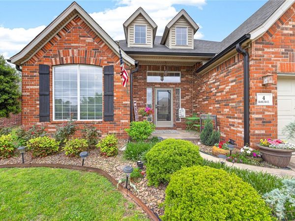 4 Grassland Court , Bentonville, AR 72712