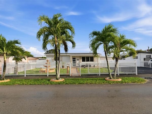 1132 W 71st St , Hialeah, FL 33014