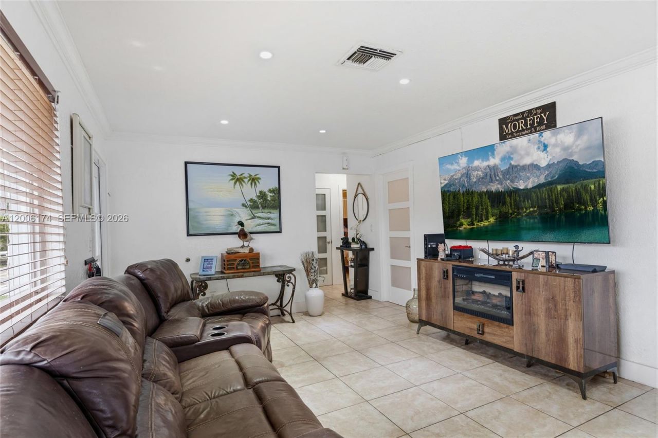 1132 W 71st St , Hialeah, FL 33014 Photo