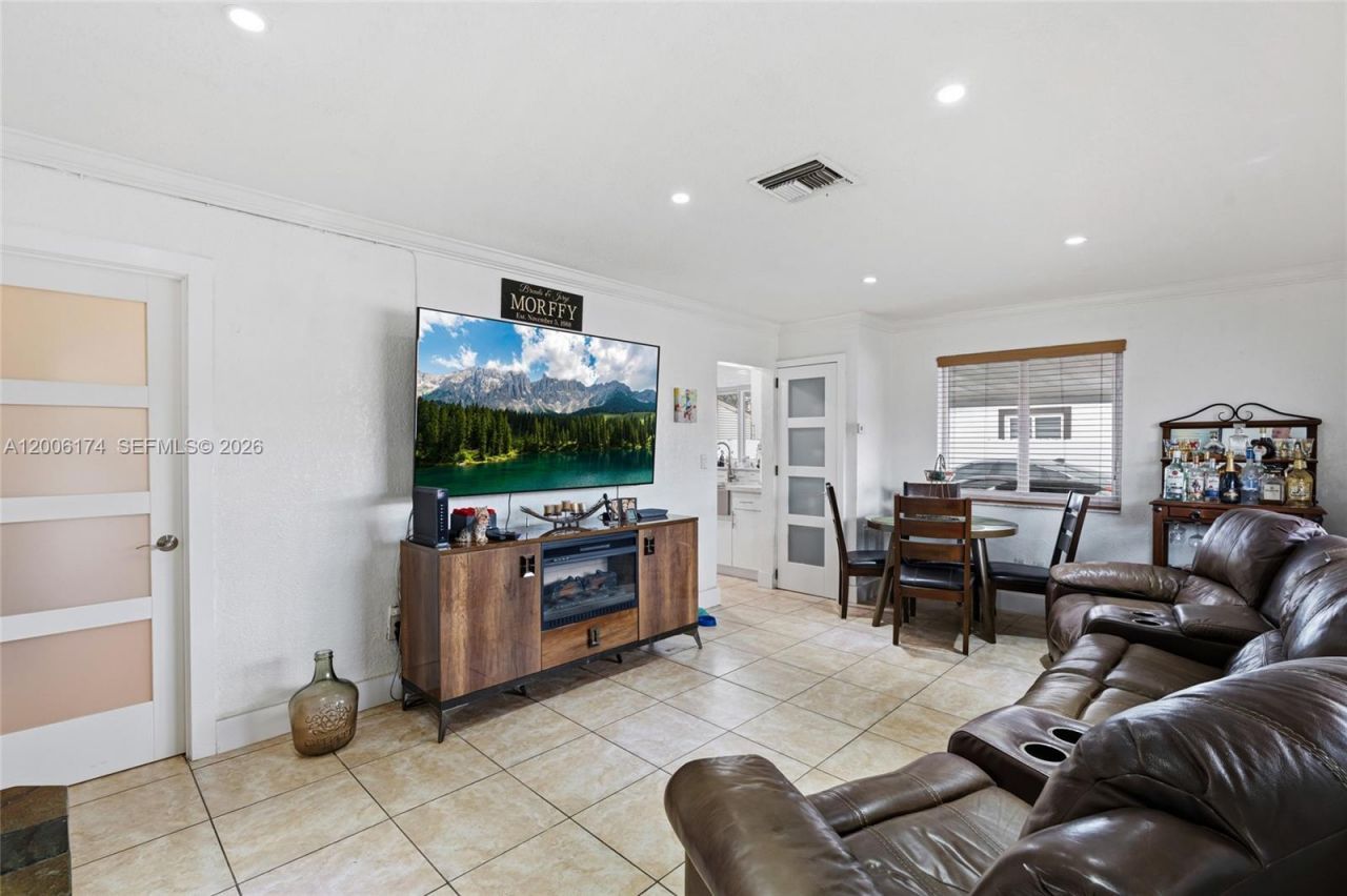 1132 W 71st St , Hialeah, FL 33014 Photo