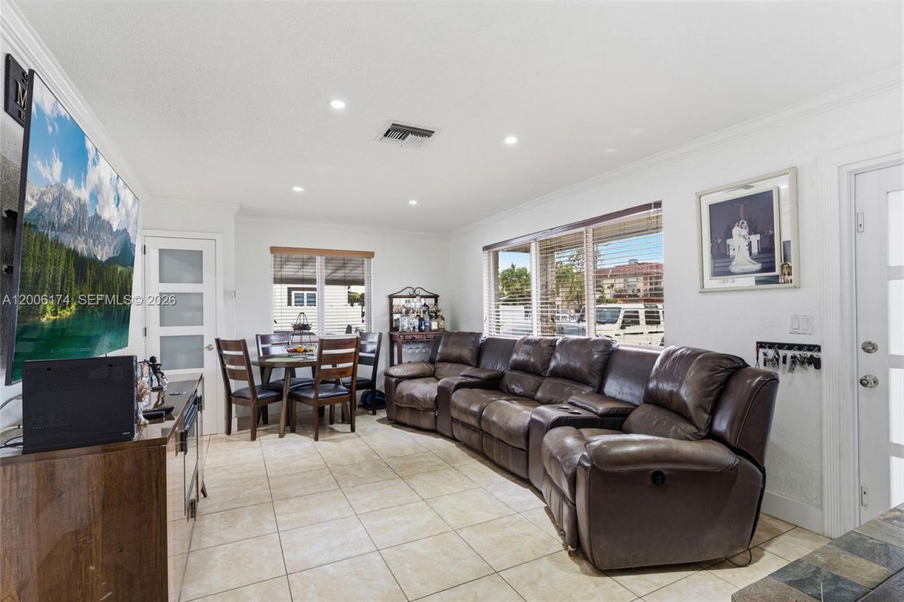 1132 W 71st St , Hialeah, FL 33014 Photo