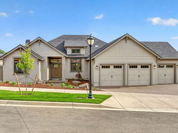 4090 Crystal Springs Drive, Medford, OR 97504