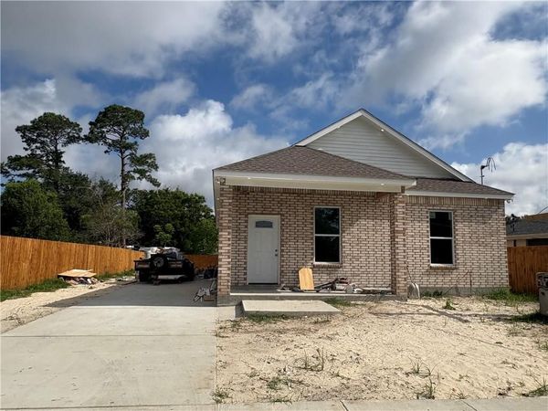 2220 RIVERBEND Drive, Violet, LA 70092