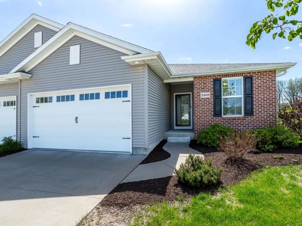 5505 East Creekside Lane , Bettendorf, IA 52722