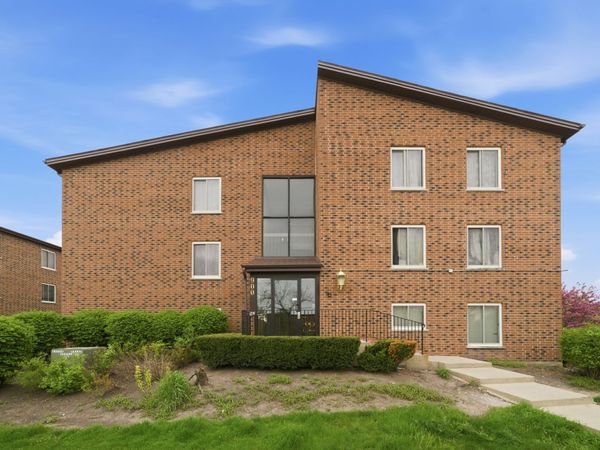 900 Perrie Drive , Unit 204, Elk Grove Village, IL 60007