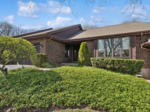 808 Kristin Court , Unit 808, Gurnee, IL 60031