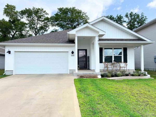 5253 Peach Dr, Pace, FL 32571