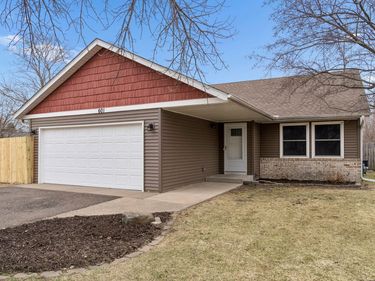 601 Cedar Street SW, Isanti, MN 55040
