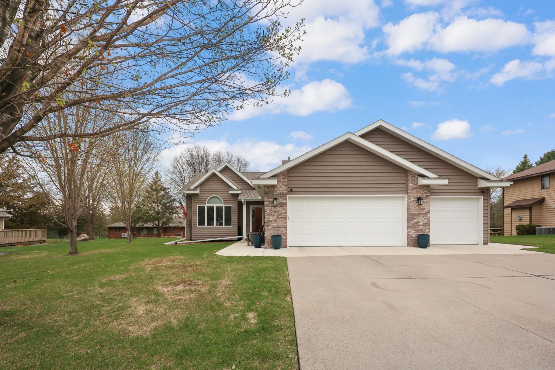 1909 Prairie Hill Road , Saint Cloud, MN 56301