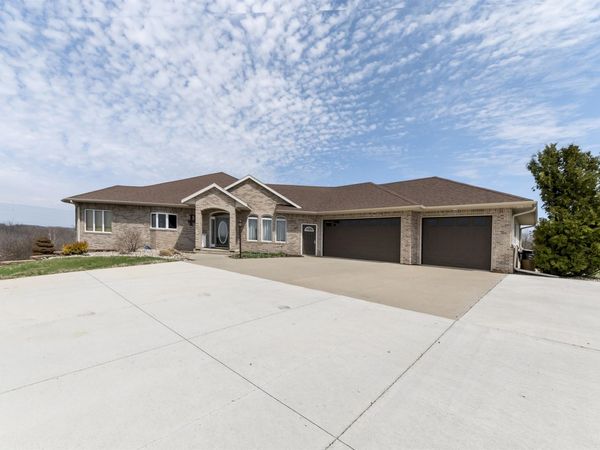 25329 182nd Street , Spirit Lake, IA 51360