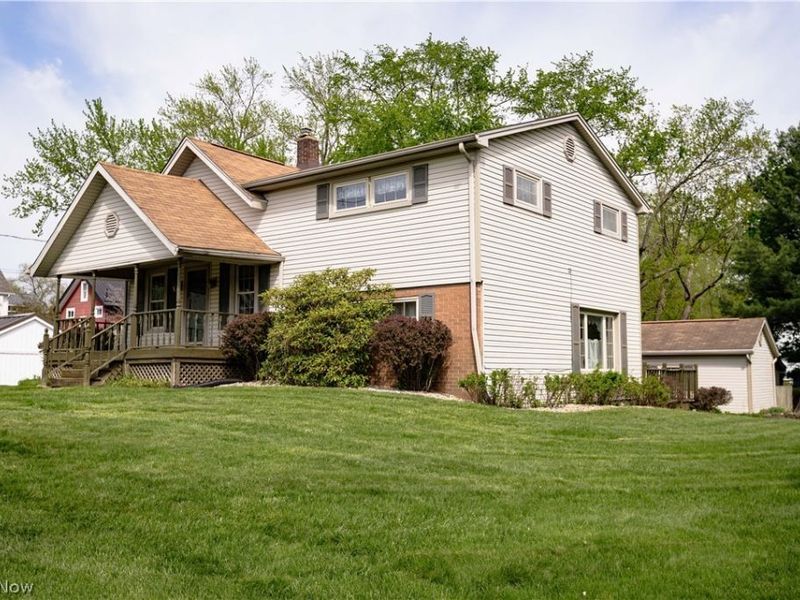 518 Hoover Place SE, Hartville, OH 44632 Photo 1