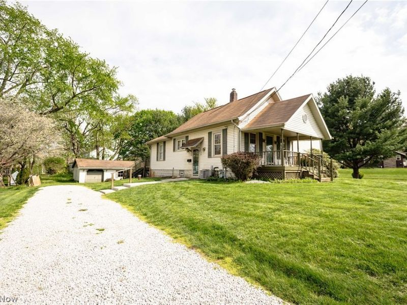 518 Hoover Place SE, Hartville, OH 44632 Photo 3