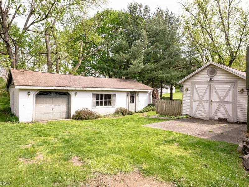 518 Hoover Place SE, Hartville, OH 44632 Photo 4