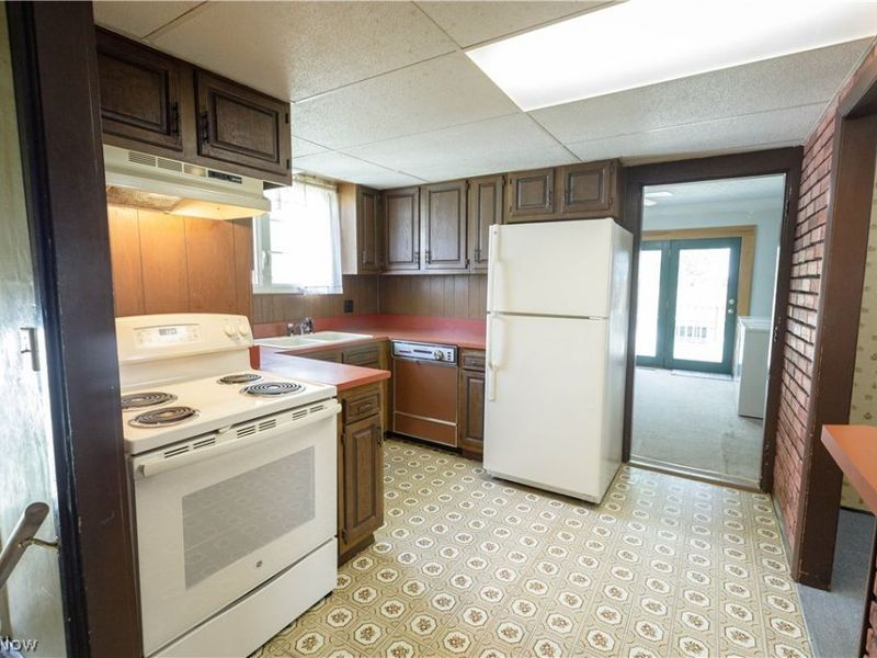 518 Hoover Place SE, Hartville, OH 44632 Photo 7