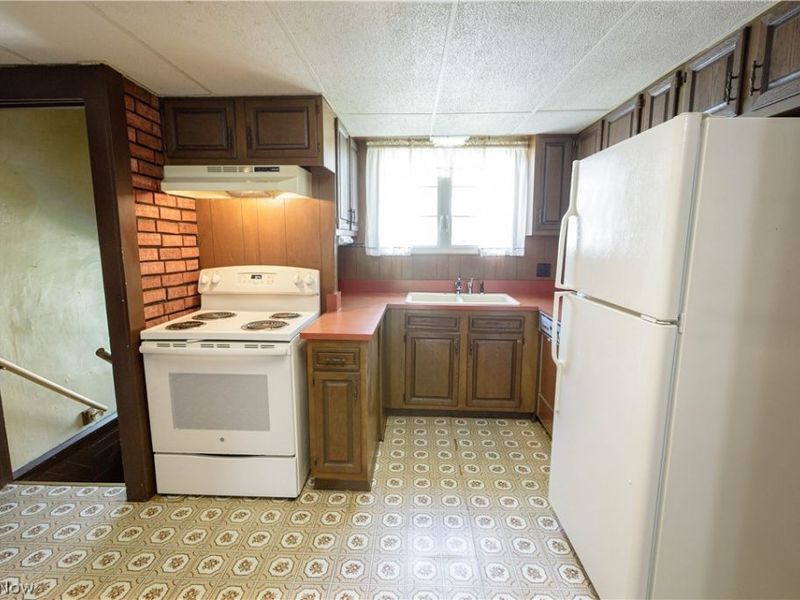 518 Hoover Place SE, Hartville, OH 44632 Photo 8